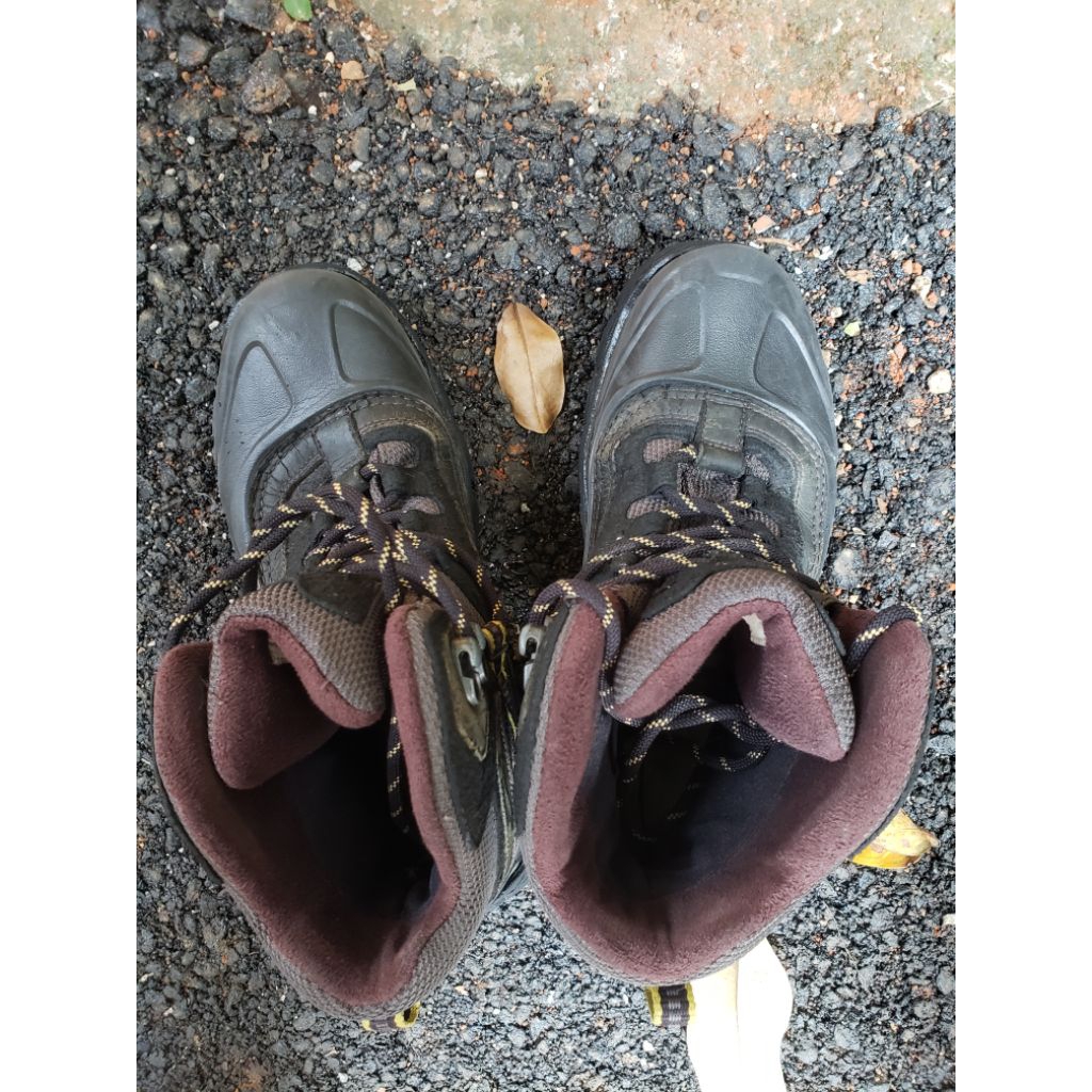 Sepatu Gunung K2