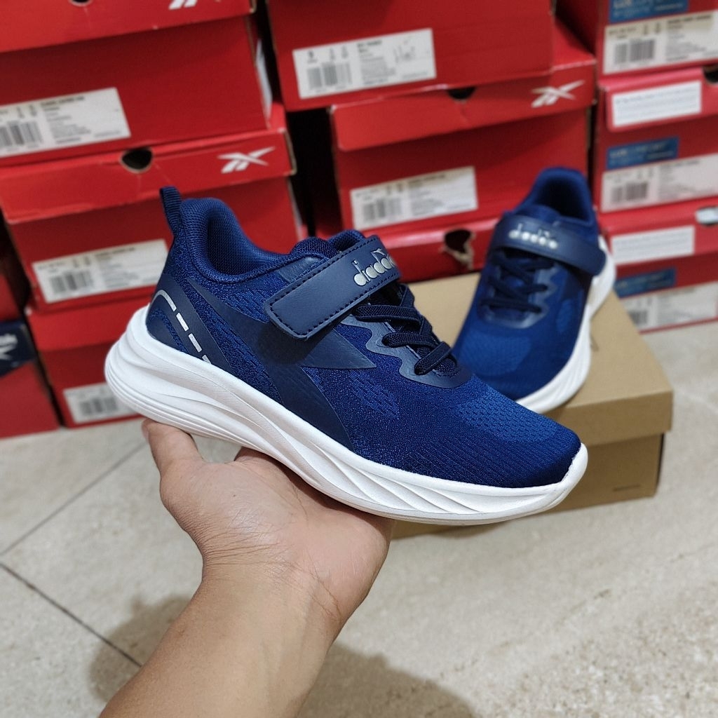 sepatu anak Diadora original