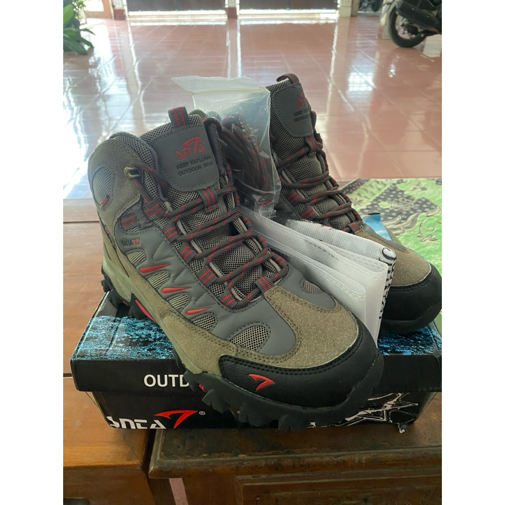 sepatu gunung SNTA seri 493