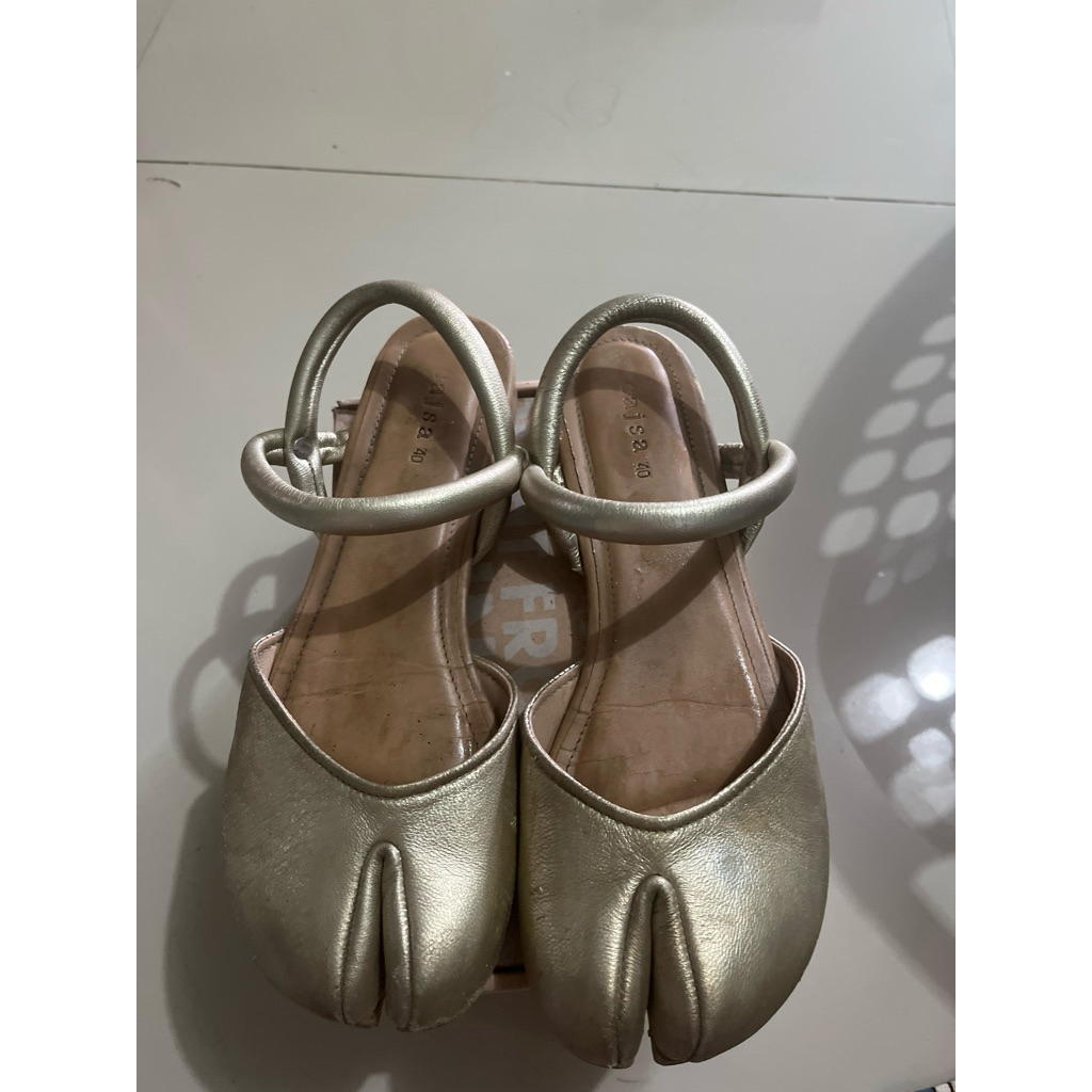 Cajsa tabi shoes gold