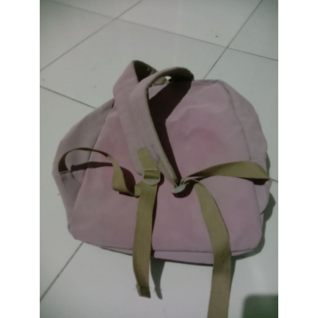 tas bekas anak sekolah