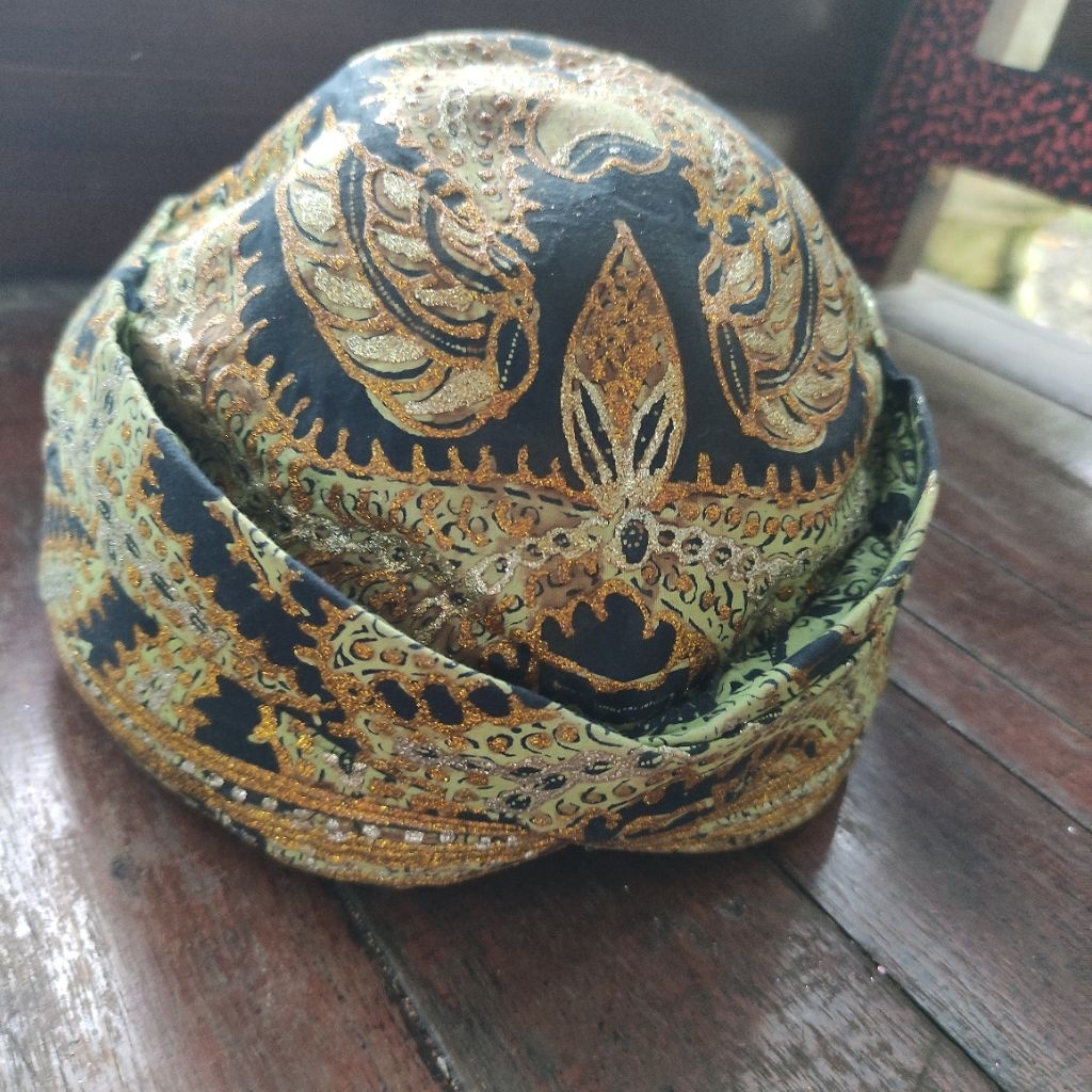 Blangkon prada jogja warna hitam hijau