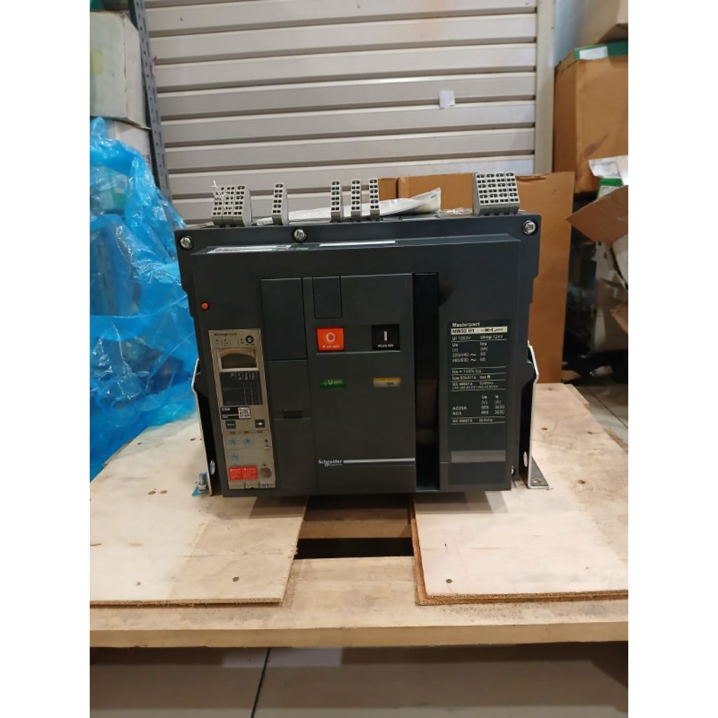 Acb Schneider 3200A Nw32H1 3p Komplit Motorized