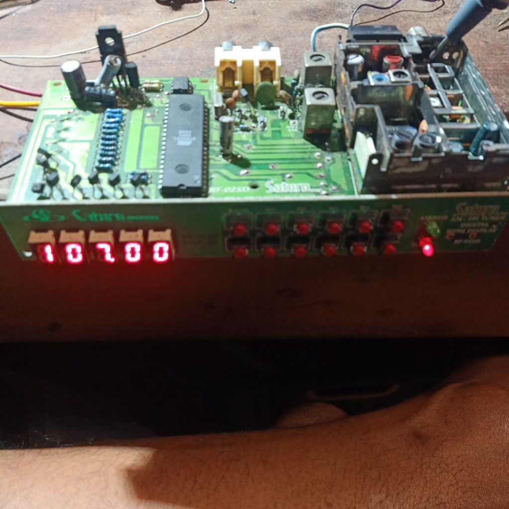 TUNER FM AM DIGITAL SATURN