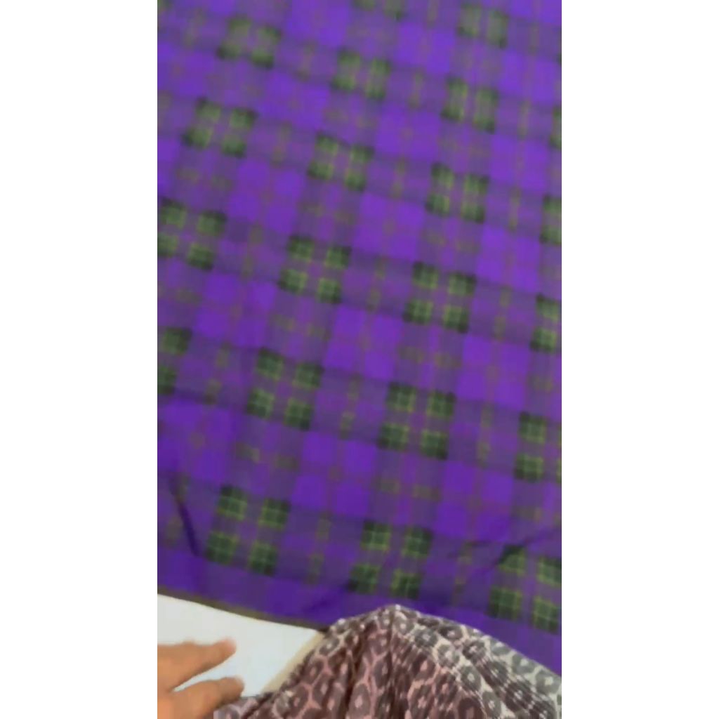 BHS KRJ KOTAK kecil FS BLM JAHIT TENGAH KAIN WARNA MASIH OK