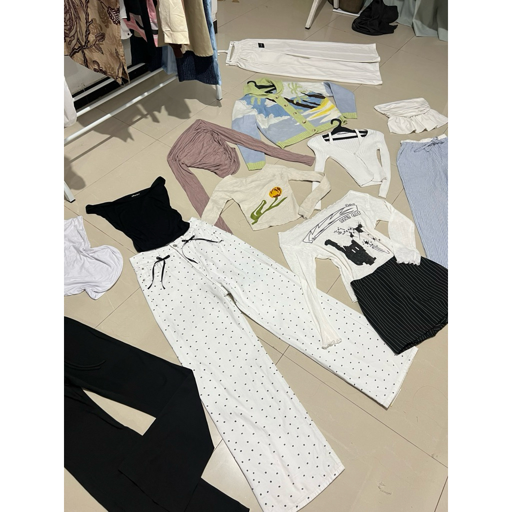 4 set korean ( baggy jeans+ crop)