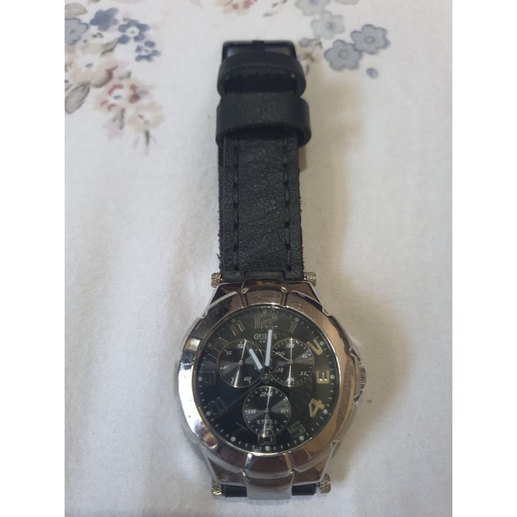Jam tangan analog pria GUESS (PreLoved)