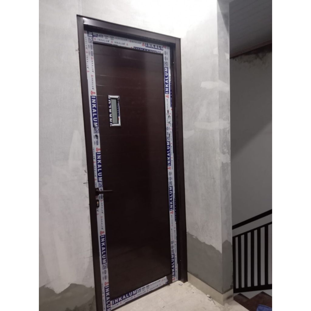kusen pintu full aluminium bahan spandrel double dengan variasi kaca