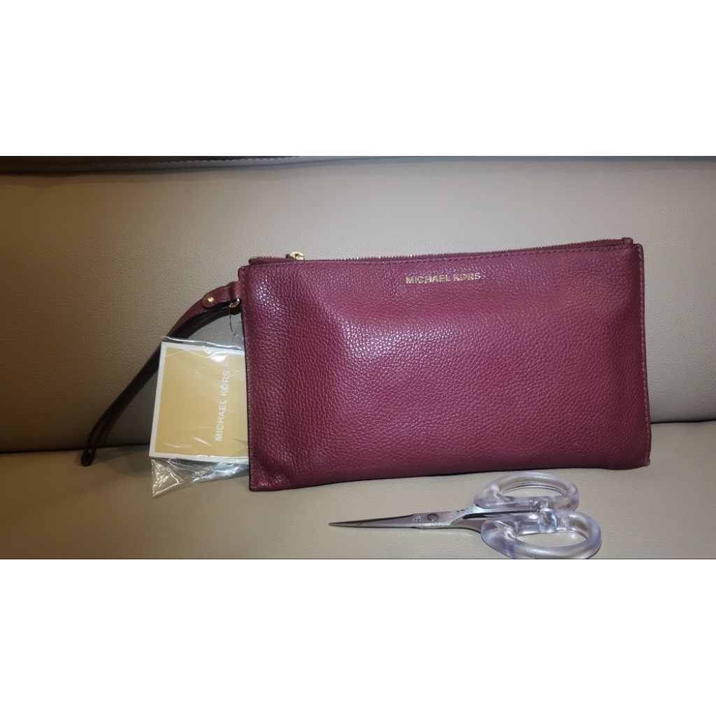 PRELOVED DOMPET MK MAROON