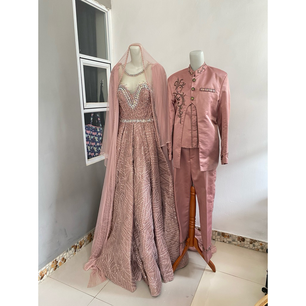 SATU SET GAUN DAN JAS PENGANTIN PEREMPUAN DAN LAKI-LAKI WARNA DUSTY PINK FREE SENDAL PITA