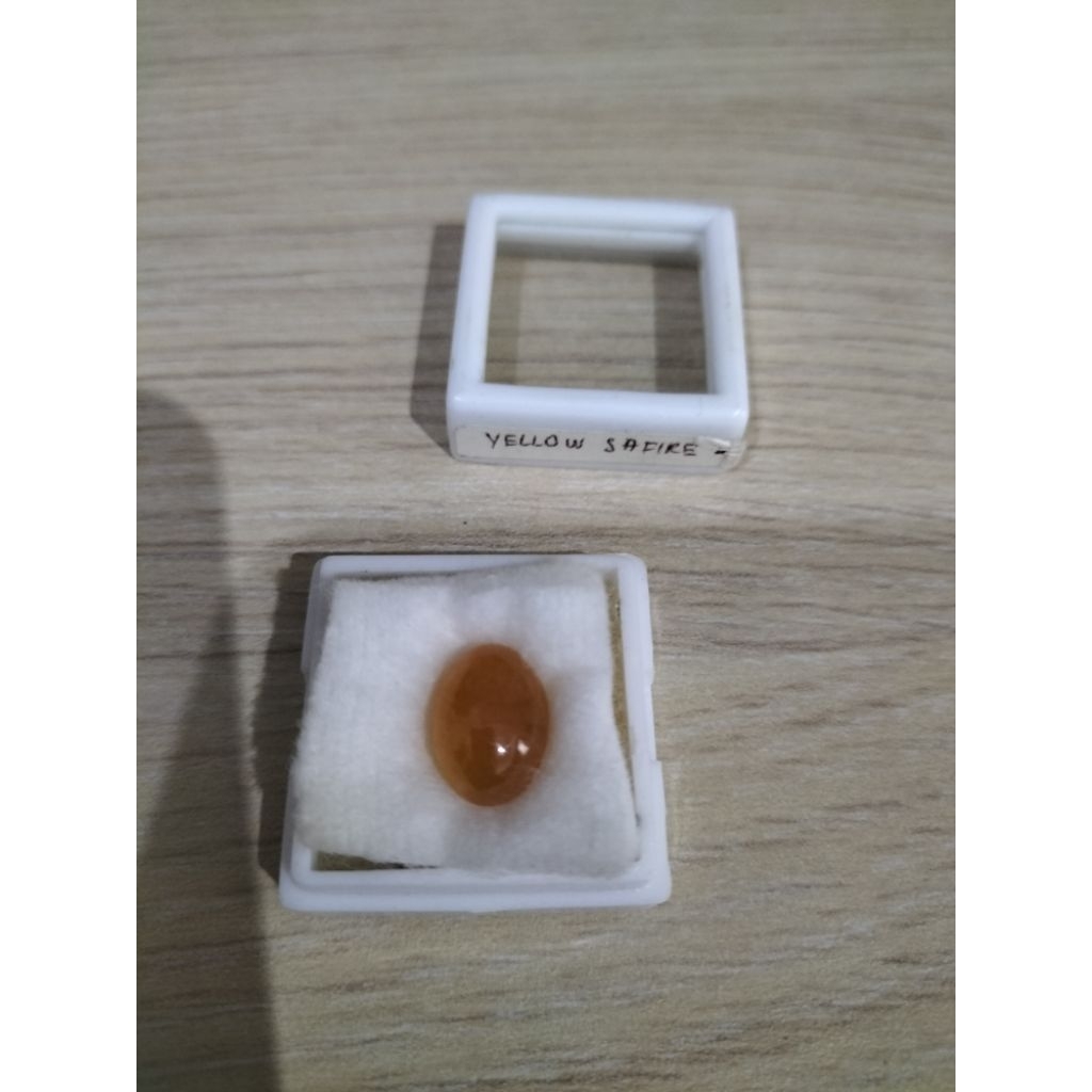 NATURAL YELLOW SAPPHIRE 