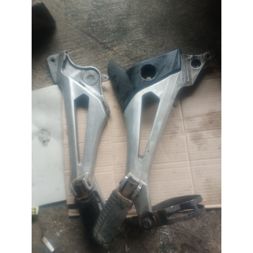 fustep step belakang Revo lama kanan kiri copotan original