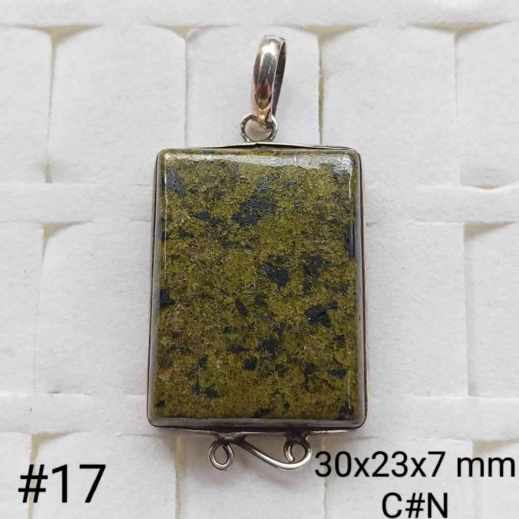 liontin perak, batu hijau badar besi #17