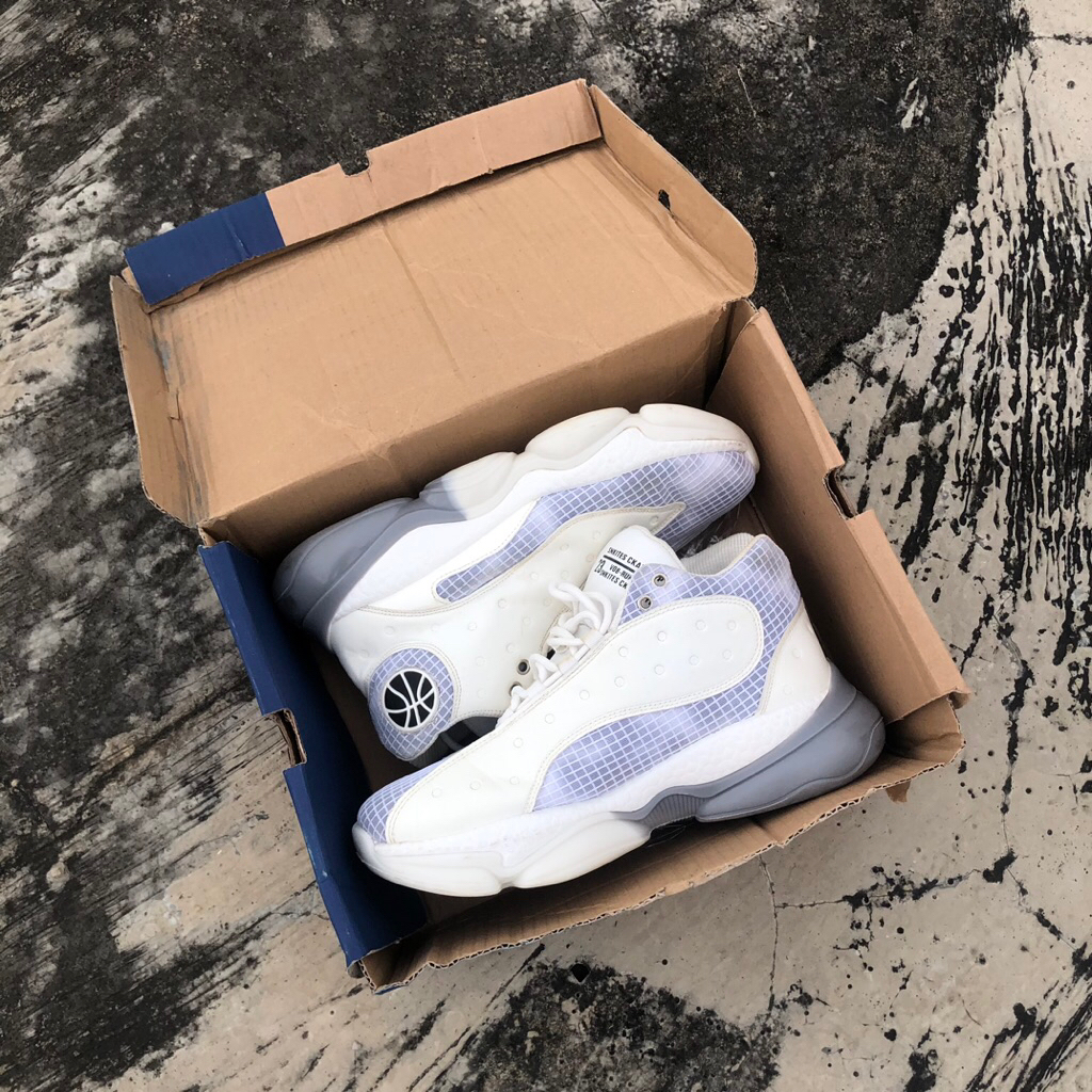 Preloved PANARYBODY Putih Sepatu Pria Sporty 100% Original