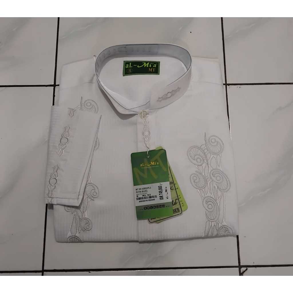 takwa al-mia putih,baju koko putih