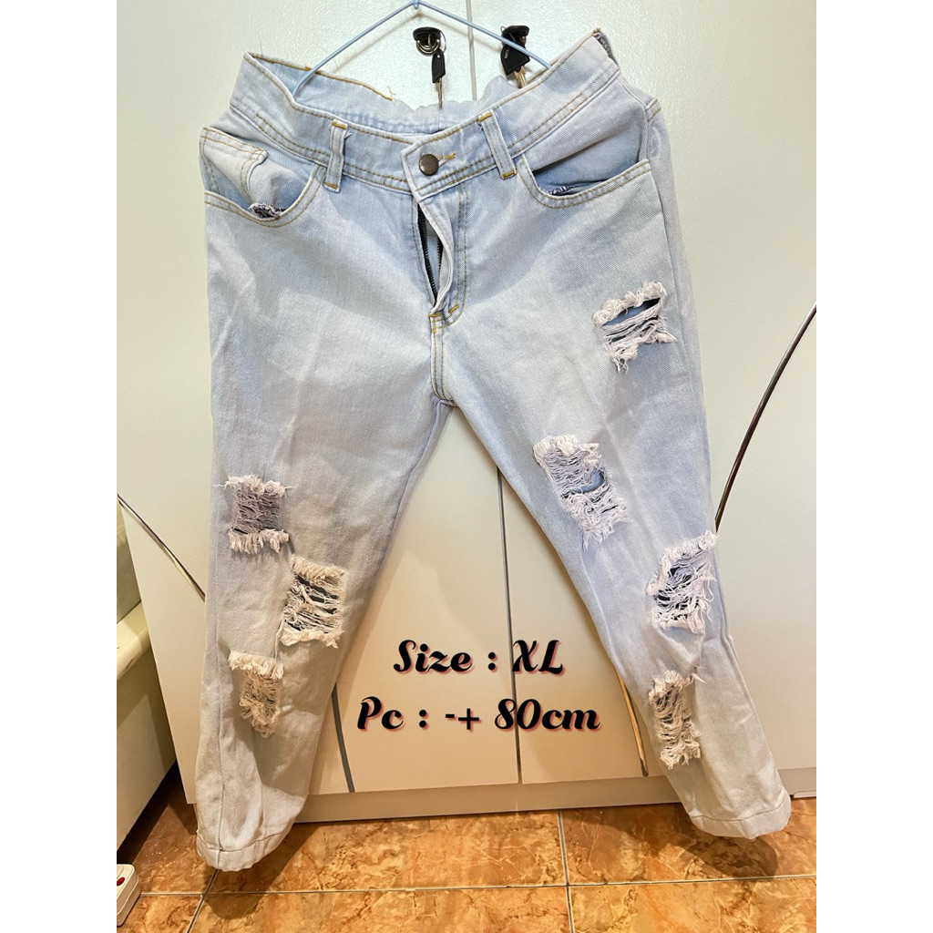 Celana Ripped Jeans - PRELOVED