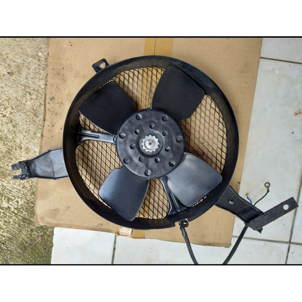Denso motor extra fan AC Daihatsu Taft/Mitsubishi Kuda Grandia bekas normal