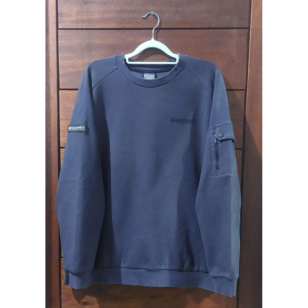 Crewneck Discovery Patch Saku Samping