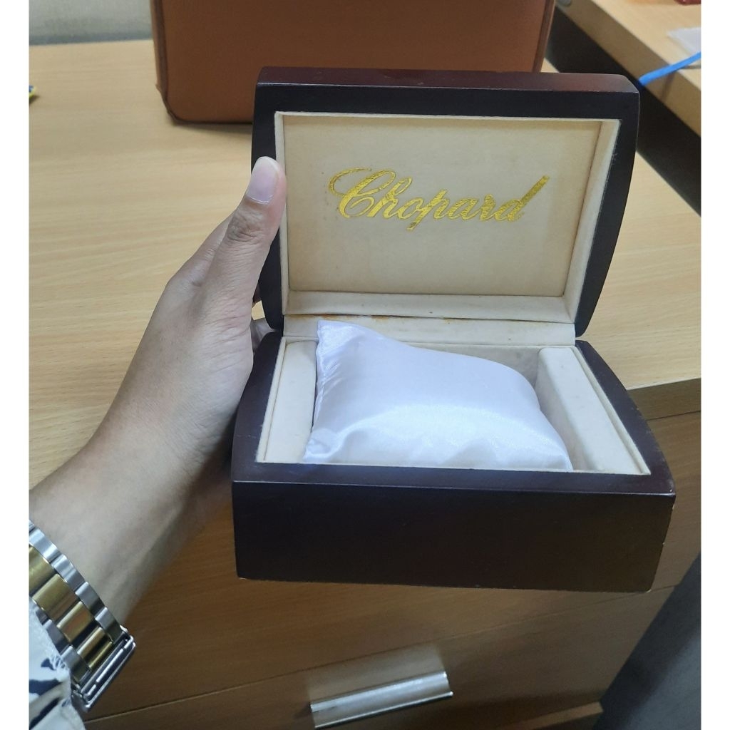 Kotak jam tangan Chopard