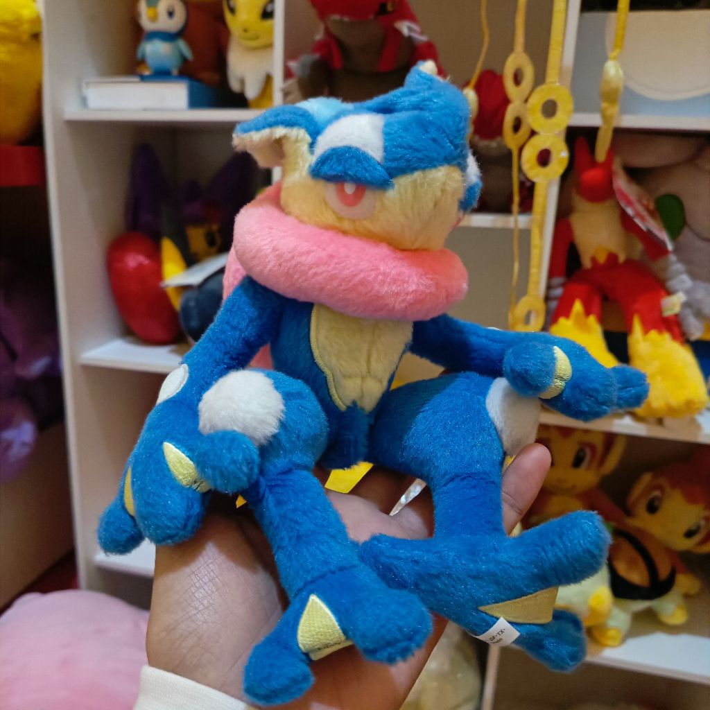 Plush Greninja T Arts Mata Keras / Boneka Pokemon Greninja T-Arts