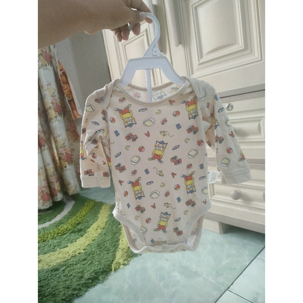 Admin Data - Jumper bayi uniqlo