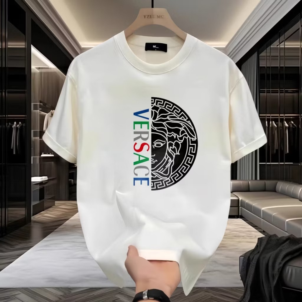 *COD* Kaos Pria Ukuran Besar Katun Murni Leher Bulat Gaya Versace Elemen Dekoratif Logo Cetak Lengan