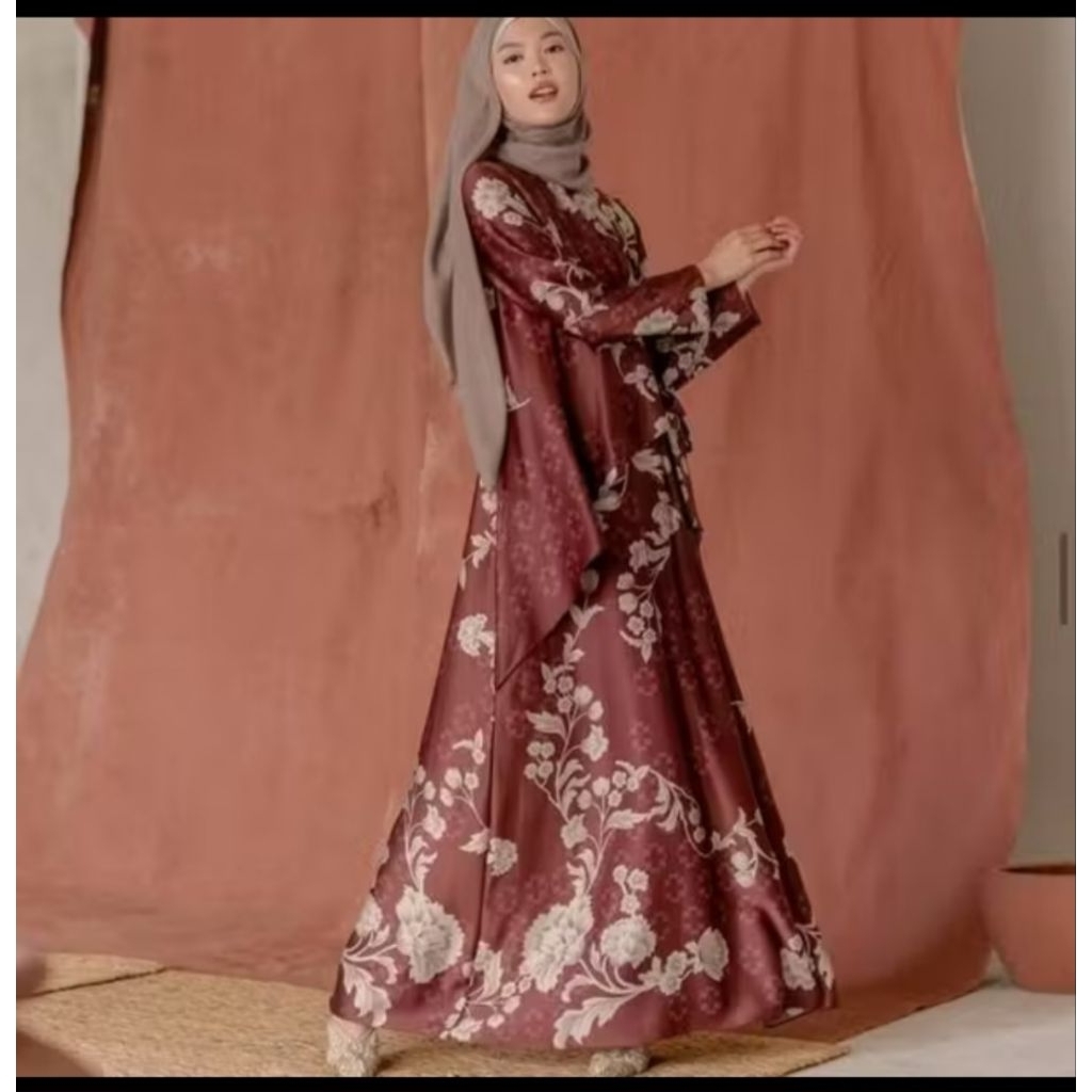 PL wearing klamby dress Gaharu S