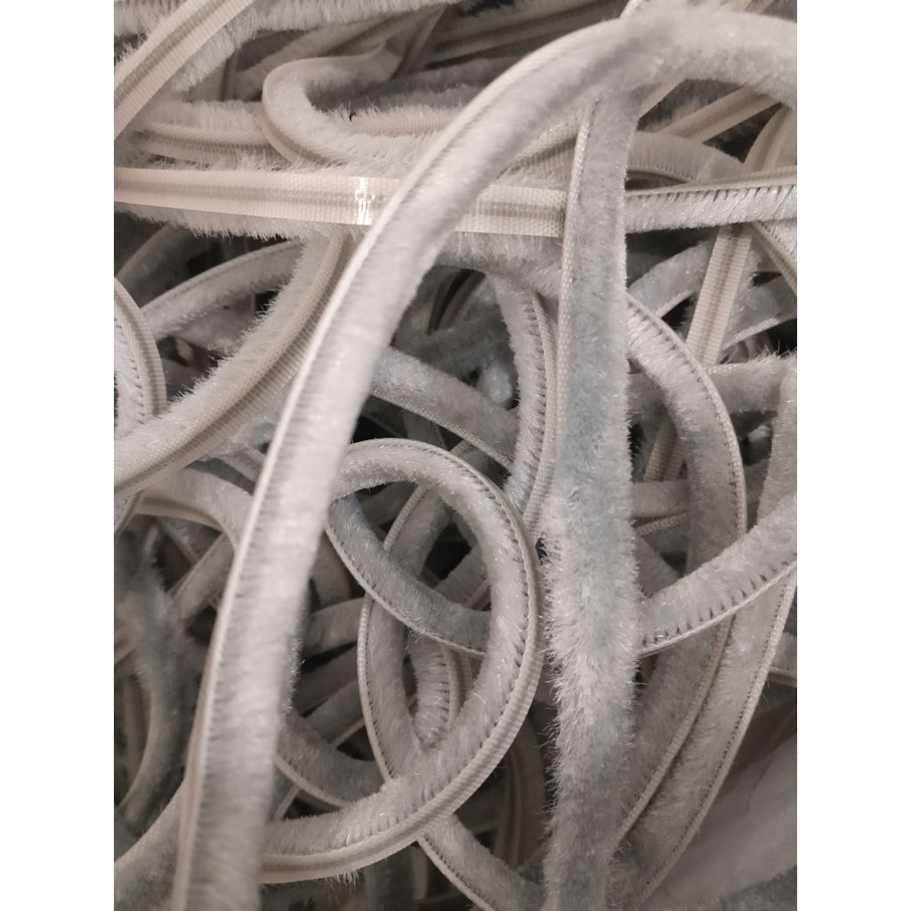 Bulu moher peredam pintu