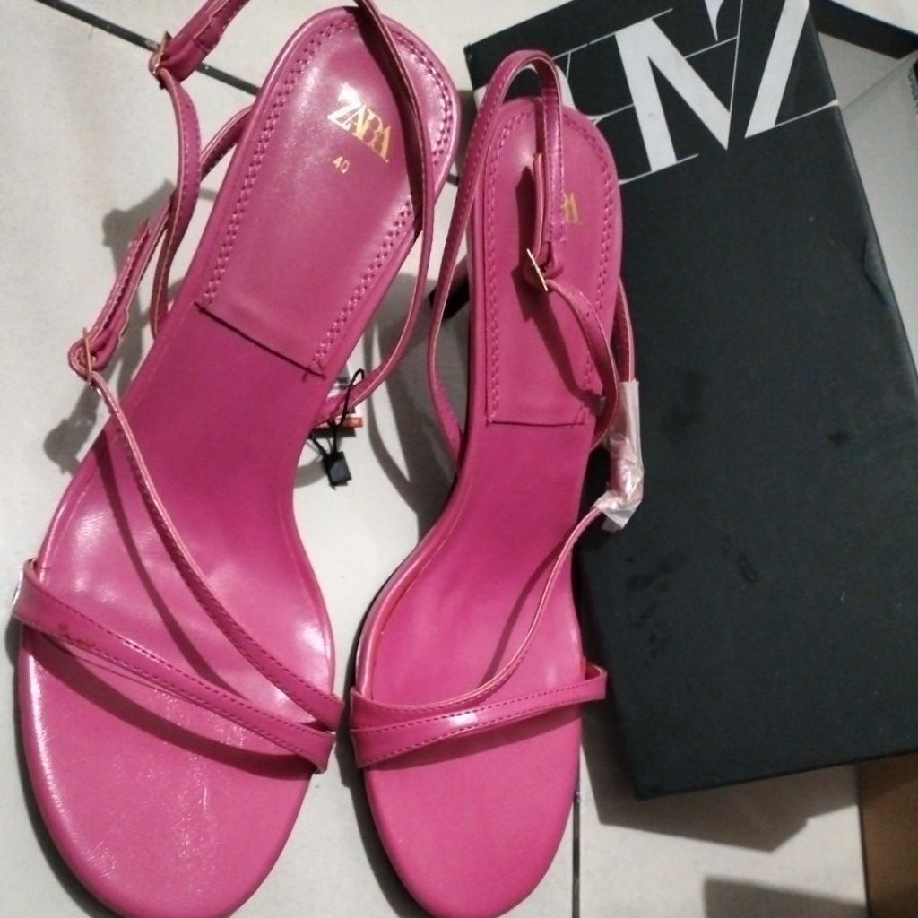 Sendal wanita  Zara uk 40 wedges 5cm Baru