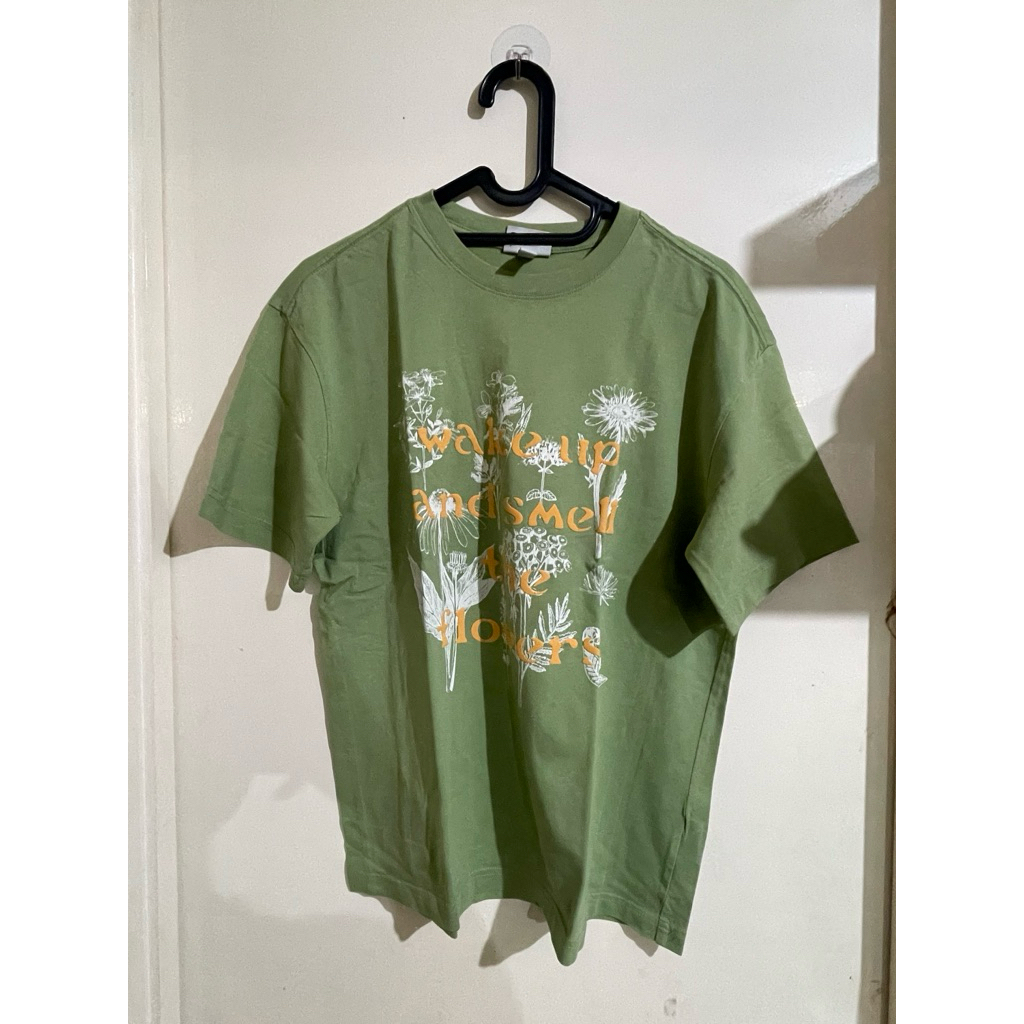 kaos hijau sage graphic