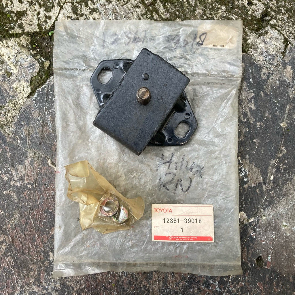 Insulator Engine Mounting Front Pangkon Dudukan Mesin Depan Toyopet RT40 Corona RT81 Hiace Bensin RH