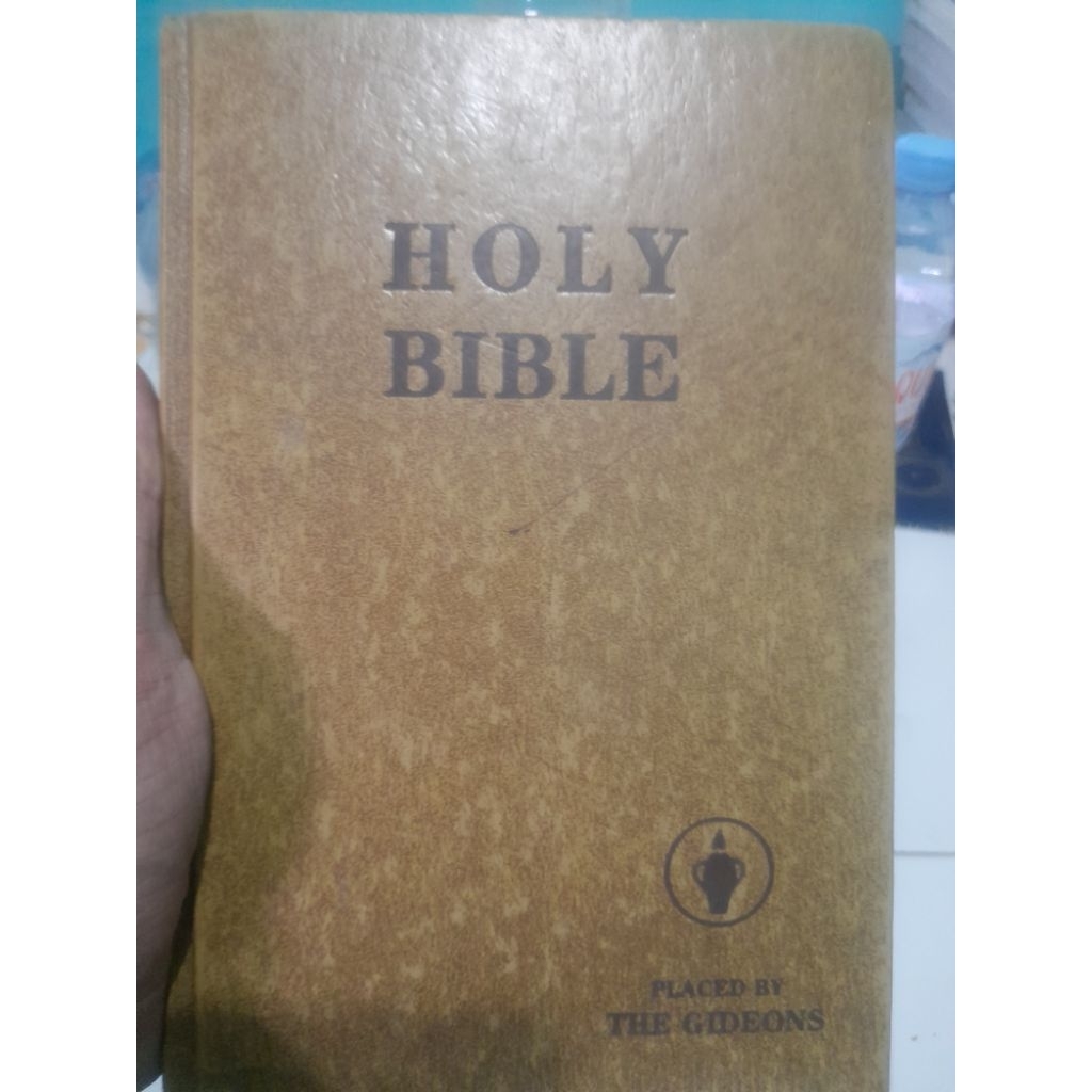 Holy Bible the gideons