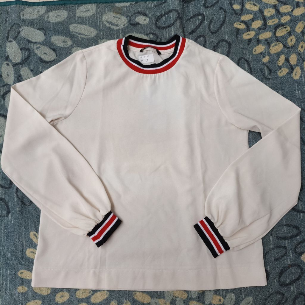 atasan wanita stradivarius baju blouse putih tangan balon preloved seken second bekas bukan new