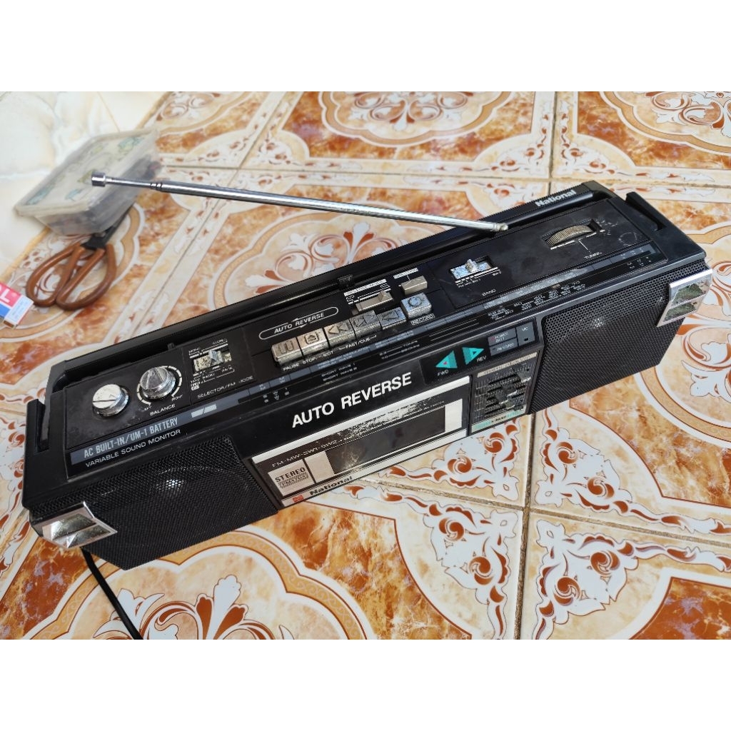 Aneka Radio Kaset Antik Langka Pajangan, Jadul Vintage Suara Mantap, Tampilan Mempesona.