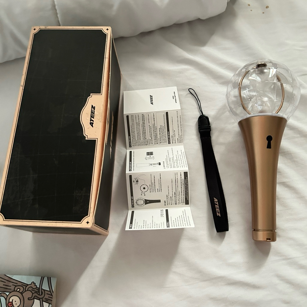 [ READY INA ] Lightstick Ateez preloved like new ( baca desk )
