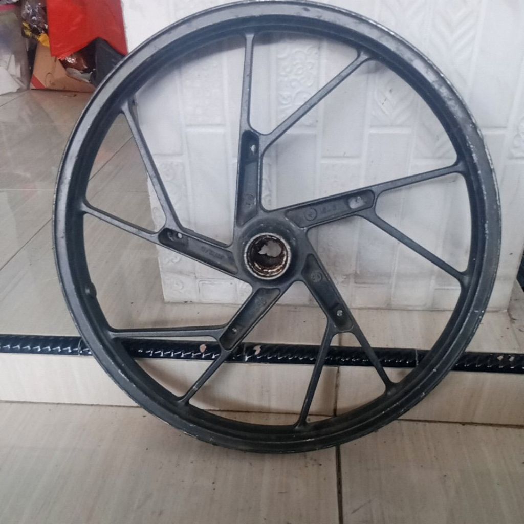 pelek velg depan Suzuki satria fu PNP Shogun 125 r original copotan motor