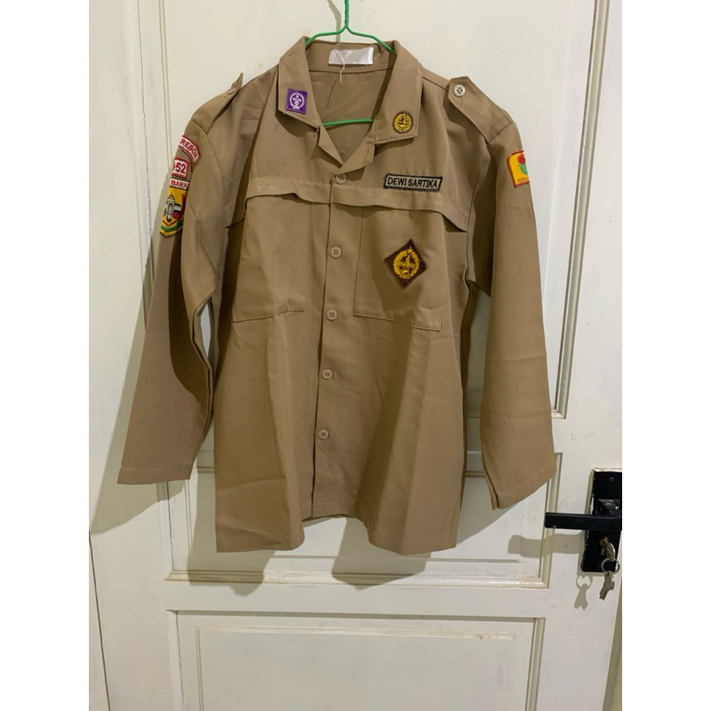 Preloved Seragam Baju dan Rok Pramuka SMA