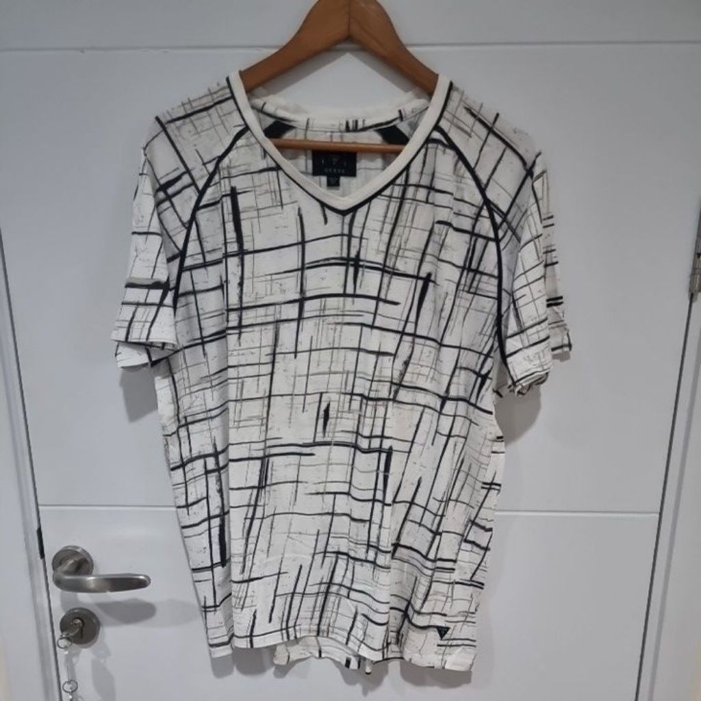 Preloved Kaos Guess Pria Size XL