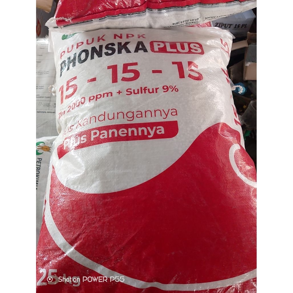 Pupuk NPK Phonska Plus kemasan 25 kg