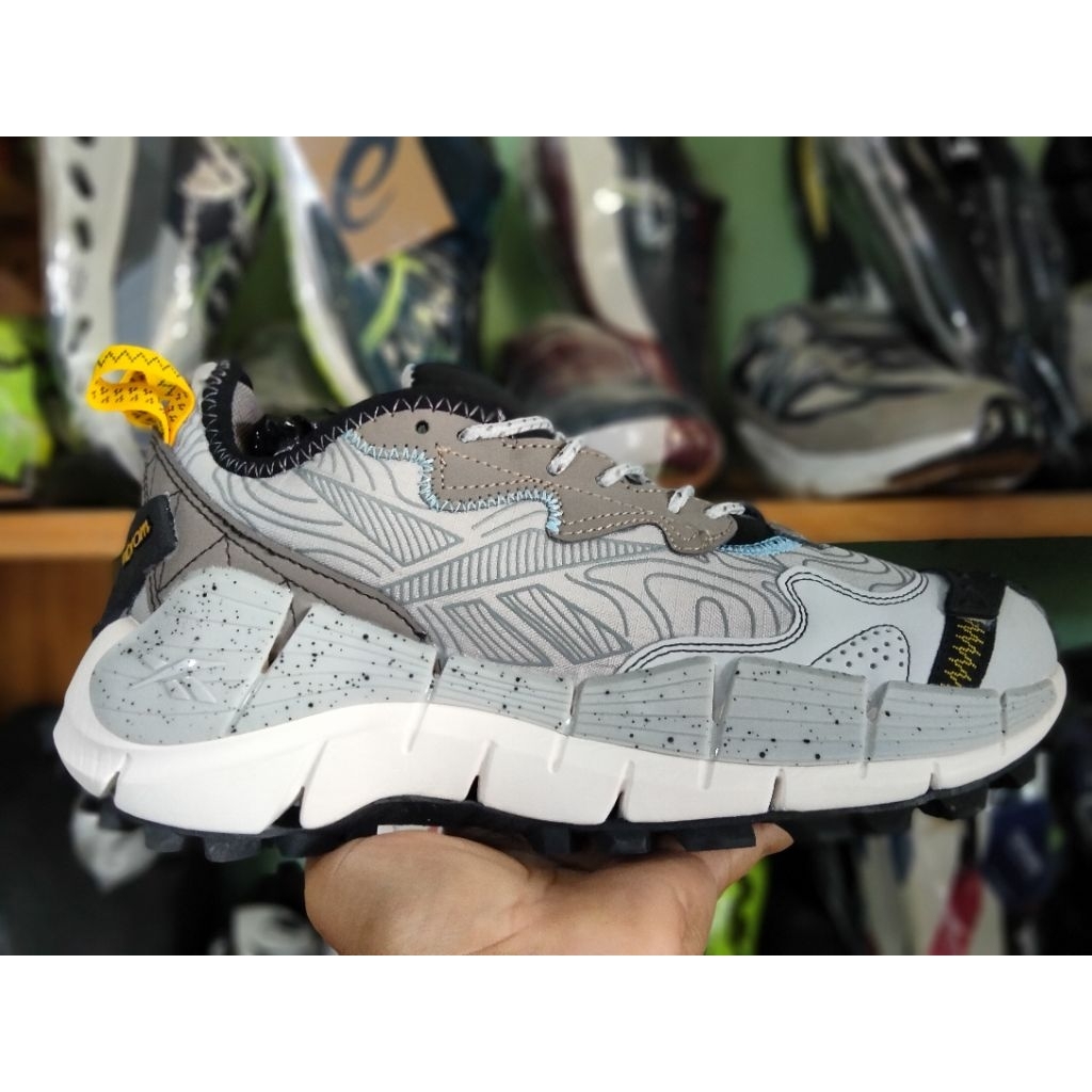 Sepatu reebok zig kinetica size 41