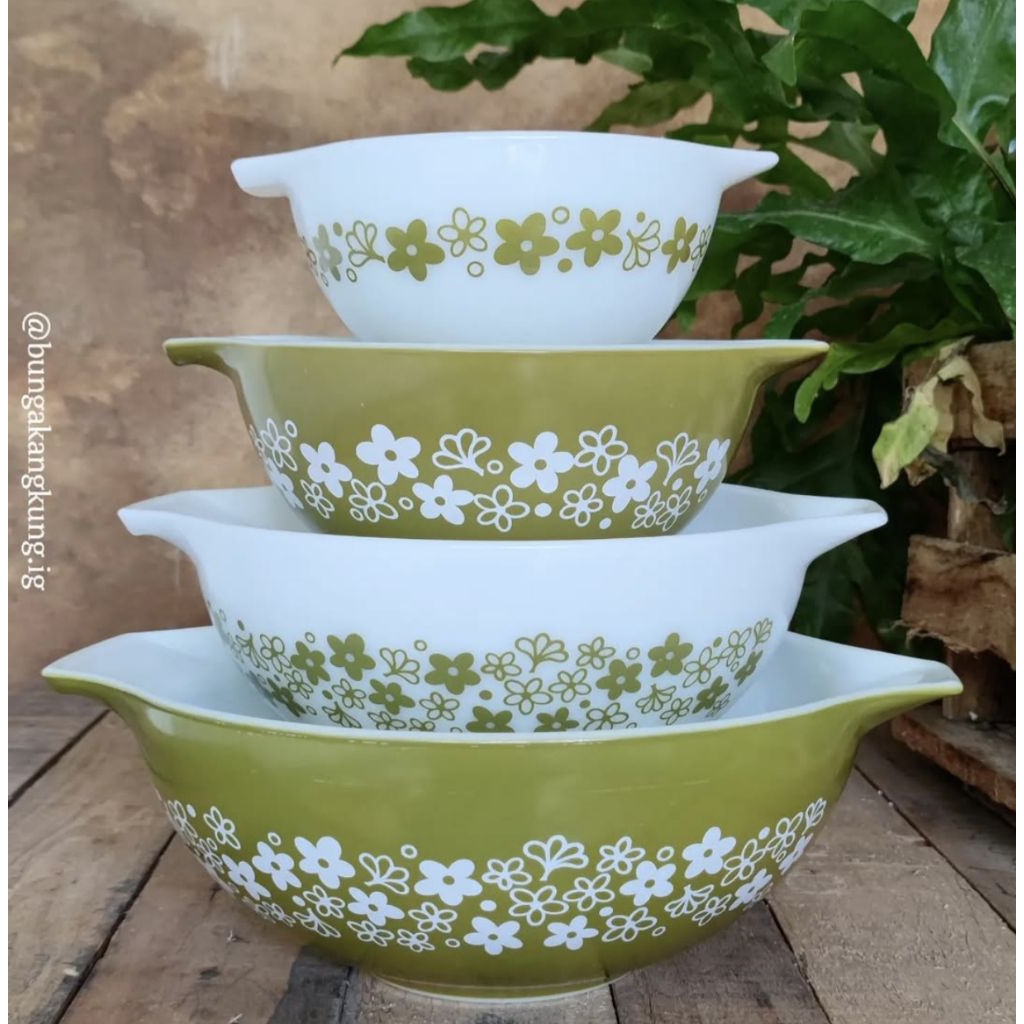 Pyrex Spring Blossom mix bowl