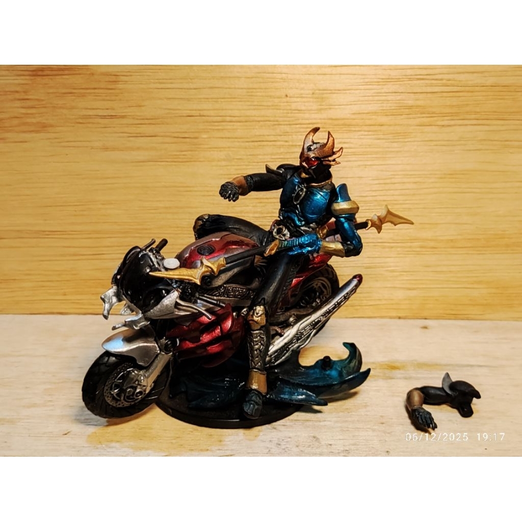 ACTION FIGURE / KOLEKSI / HIASAN KAMEN RIDER SIC AGITO + MOTOR  BANDAI