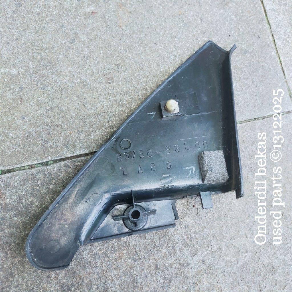 garnish segitiga spion kiri Suzuki Esteem