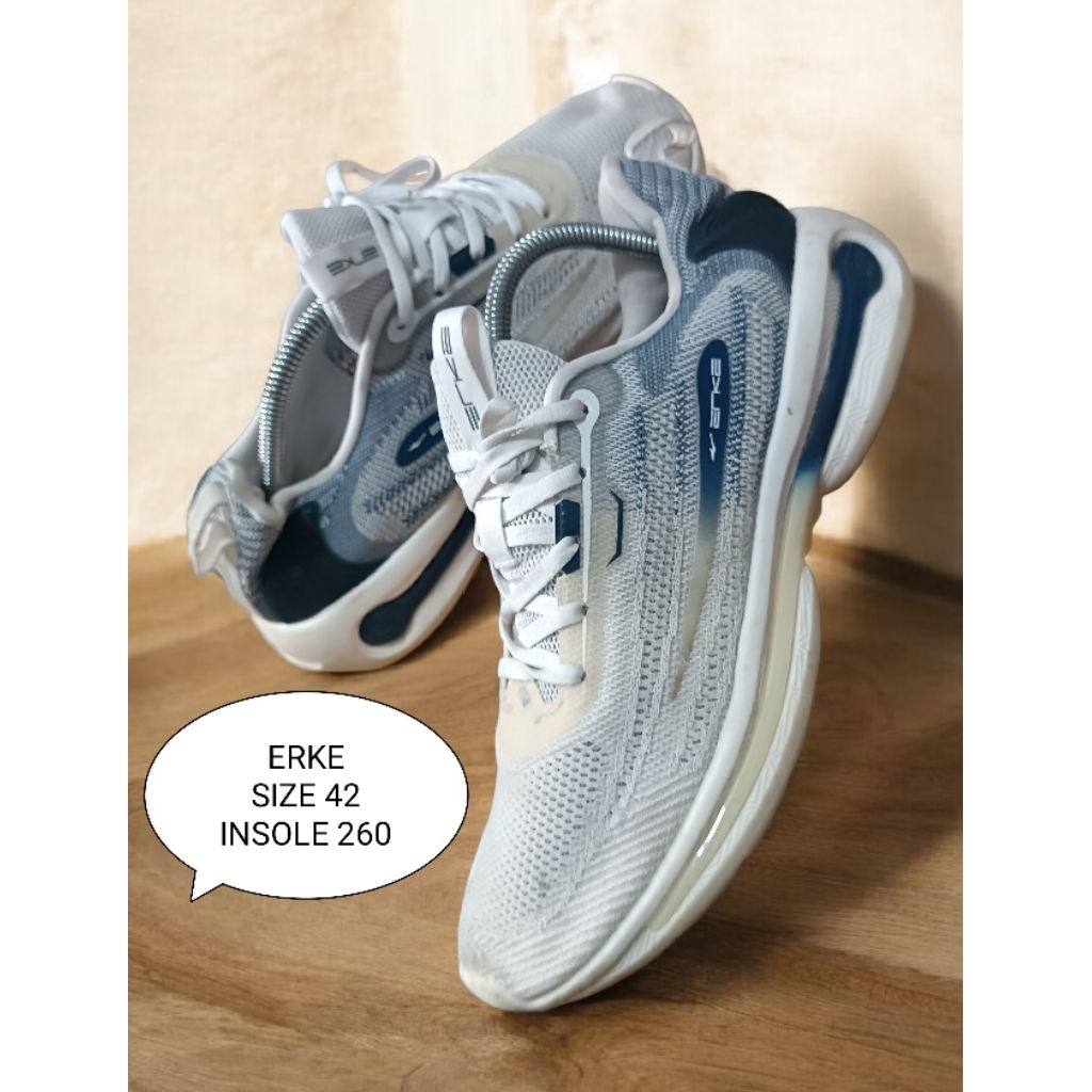 SEPATU SNEAKERS PRELOVED SIZE 42 ERKE