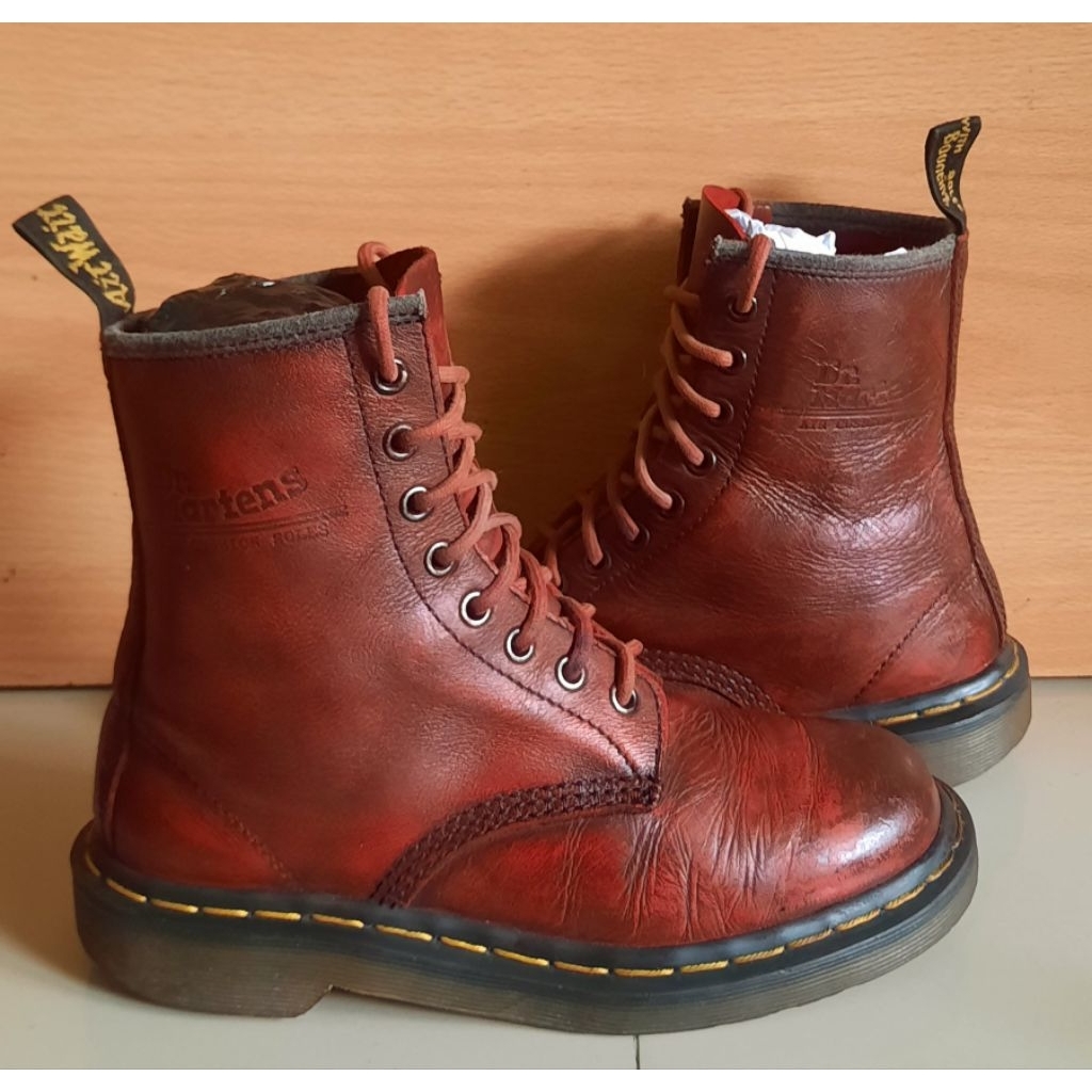 Sepatu Dr. Martens 37