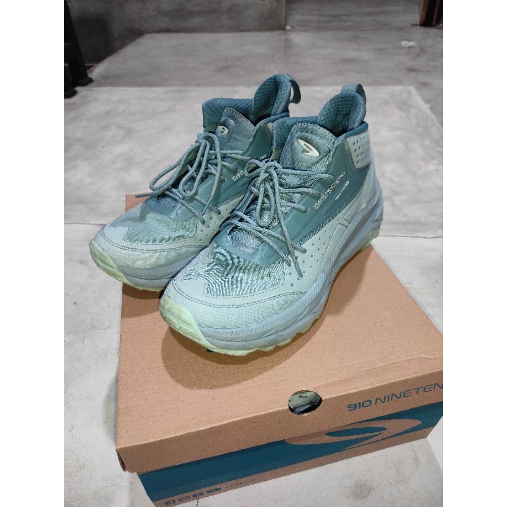 910 YUZA HIKEHERO sz41