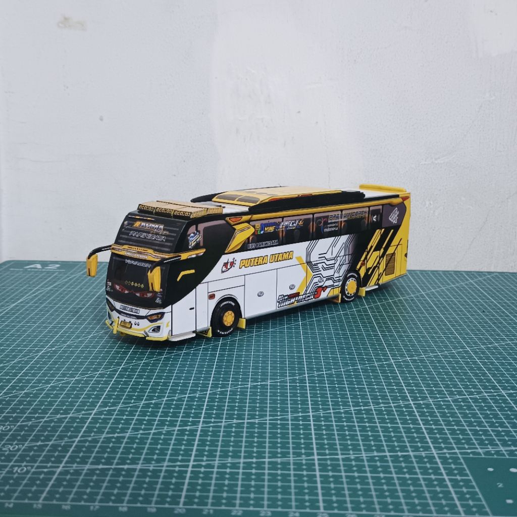 miniatur papercraft bus putera utama rahma nursyifa skala 43