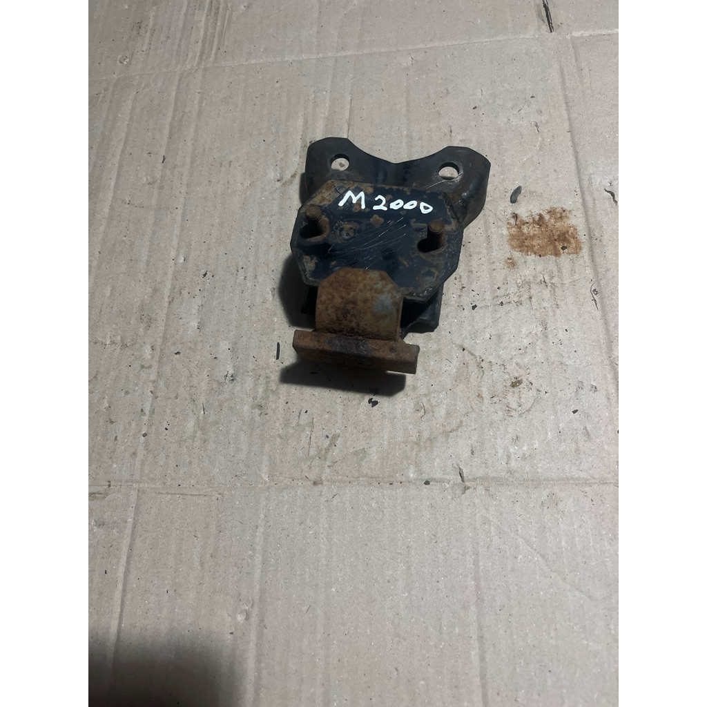 engine mounting Mazda e2000 ori
