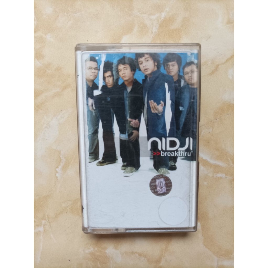 Kaset Pita Nidji - Breakthru