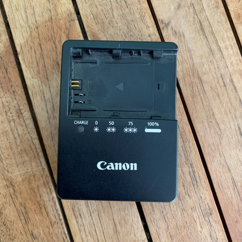 CHARGER Canon LC-E6 for EOS 5D Mark III EOS 6D EOS 5D Mark II EOS 7D EOS 7D Mark II EOS 60D EOS 60Da